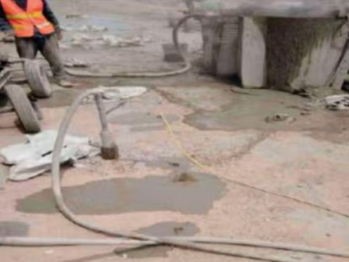 故城水泥混凝土路面板底注浆技术 路面脱空注浆整治方案