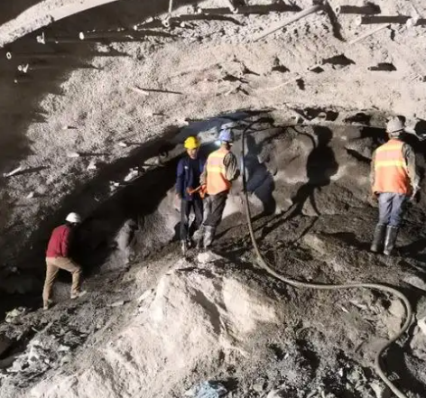 故城拱顶带模注浆料的施工流程及注意事项